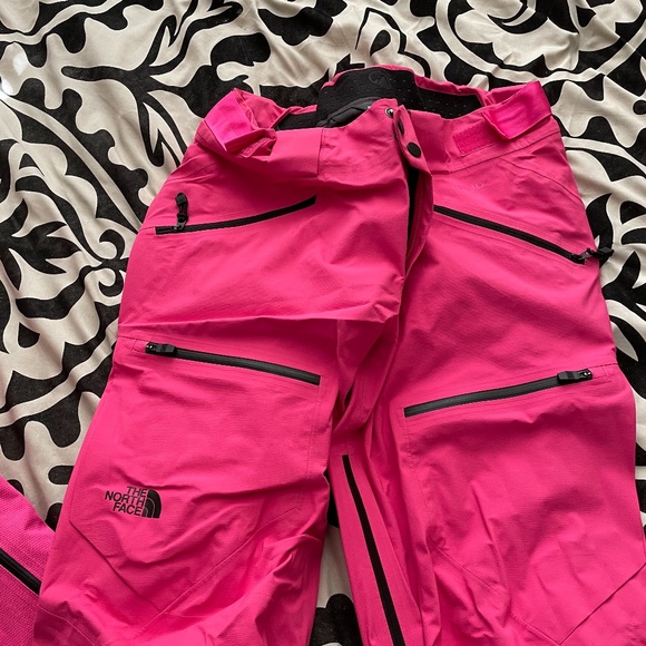 North Face Steep Series Snow Suit (with GORE-TEX. - Picture 3 of 4